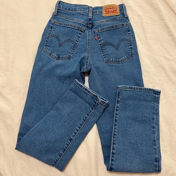 Levi’s Wedgie Straight- Medium Wash - Picture 5 of 8